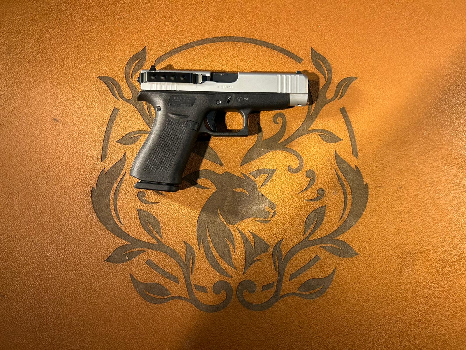 Glock 48 FS Silver Slide Gen 5